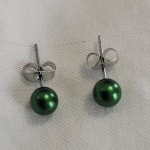 Genuine Emerald Green Round Cultured Pearls